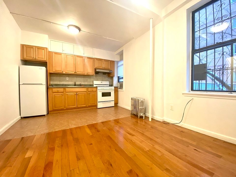 1st image of 130 Baxter St APT 1
