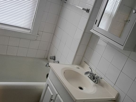 4th image of 4511 S Maypole Ave #2