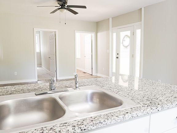 5th image of 112 Humphries St