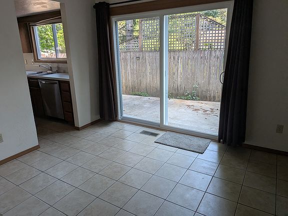 3rd image of 2208 22nd Ave SE