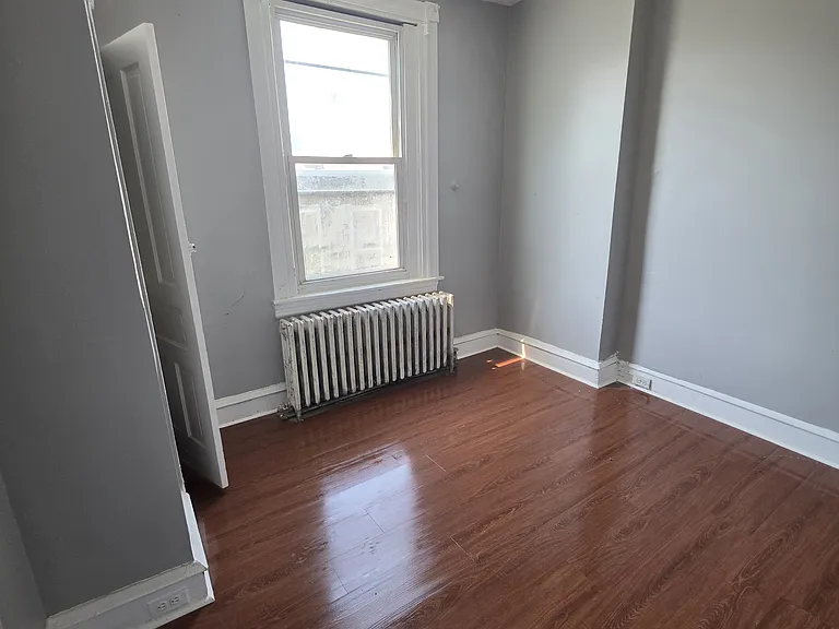 1228 W Oakdale St — Photo 4