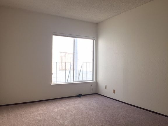 5th image of 350 24th Ave APT 4