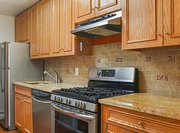 2nd image of 467 Waverly Ave