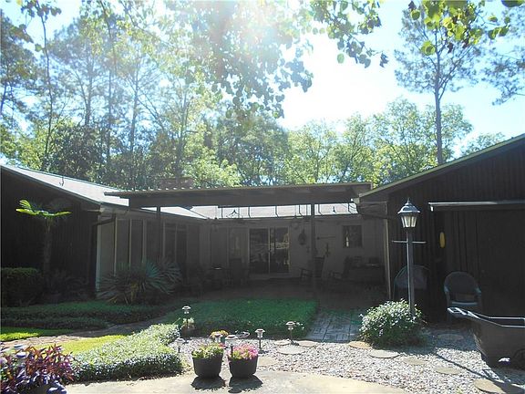 3rd image of 1502 W Court Dr