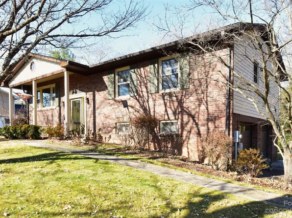 33 Tipton Dr, Candler, NC 28715