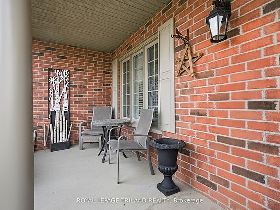 3rd image of 32 Wingreen Ln