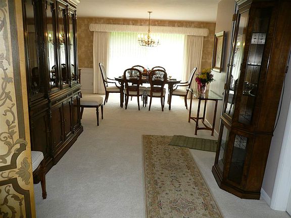 3rd image of 2215 Edgebrook Dr