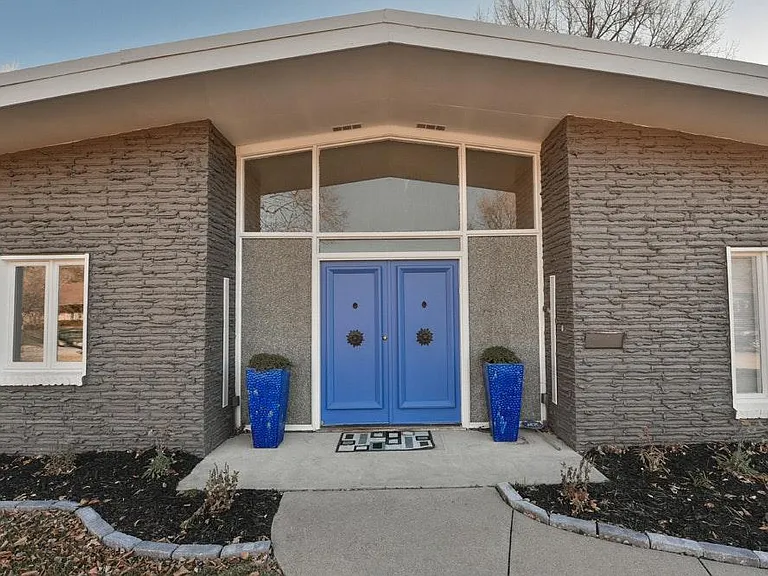 659 Dillon Dr — Photo 2