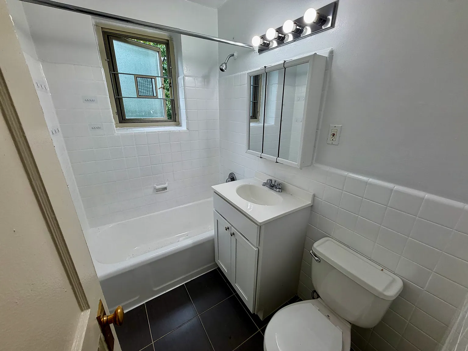 71st Cres, Fresh Meadows — Photo 4