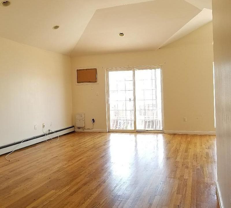 1st image of 8833 26th Ave #3