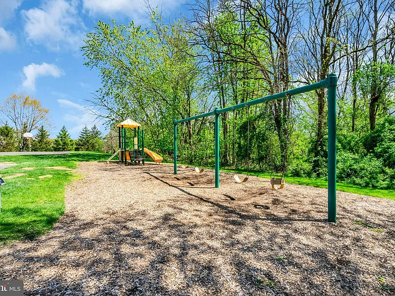 1307 Bennett Pl — Photo 42