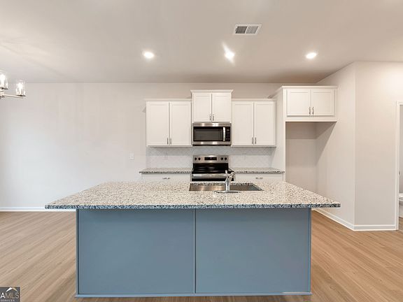 3rd image of 160 Millers Ln