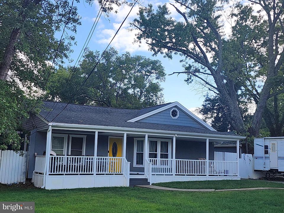 1st image of 5913 Woodland Ln