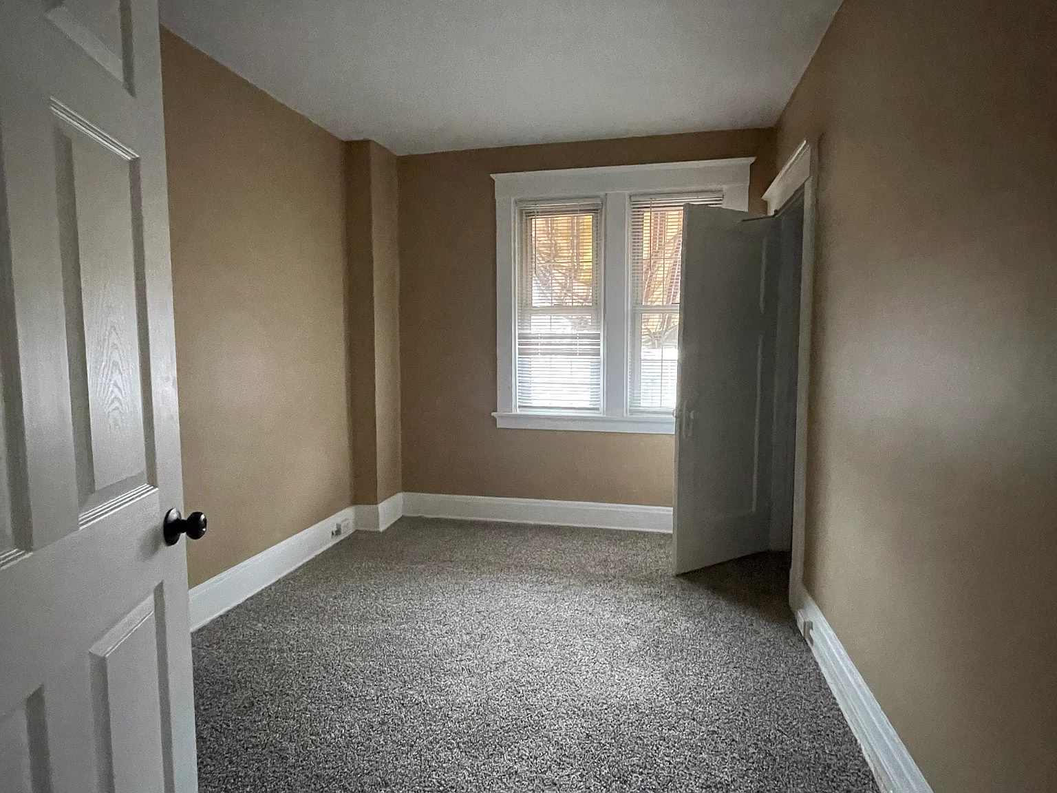 4675 Loretta Ave — Photo 3