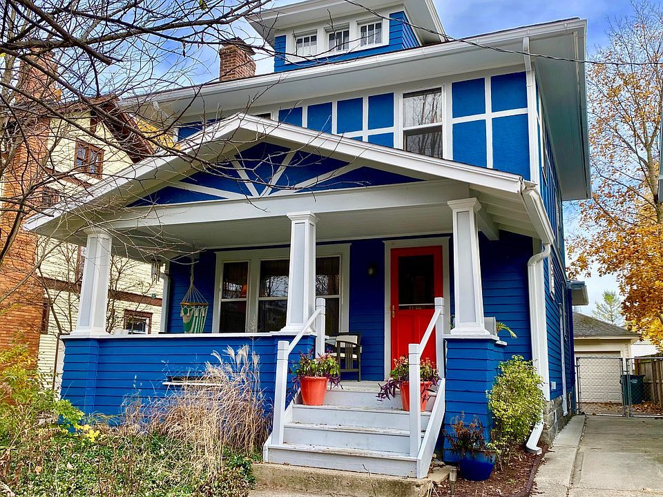1st image of 221 Leslie St