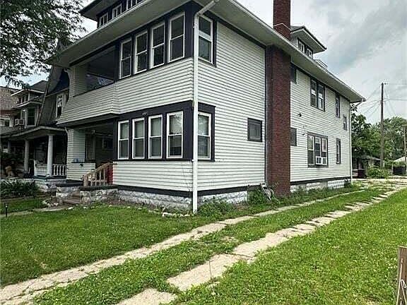 2nd image of 856 Lincoln Ave