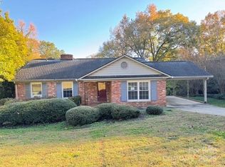 3251 Deerwood Dr, Gastonia, NC 28054