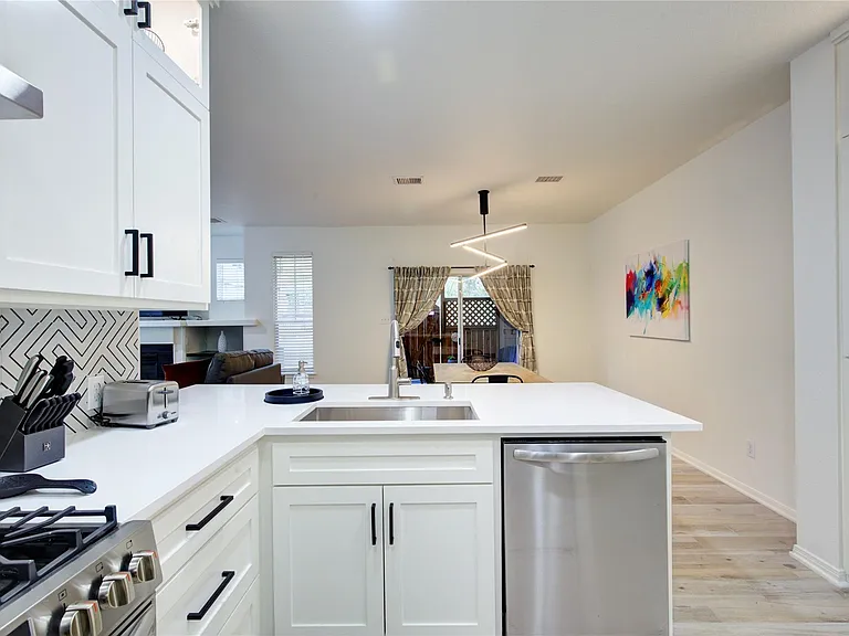76 Scarlet Woods Ct — Photo 11