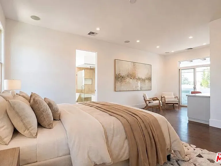 3496 Redwood Ave — Photo 11