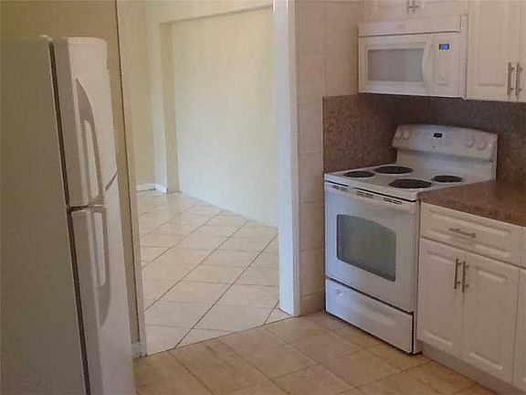 5th image of 870 NE 178th St