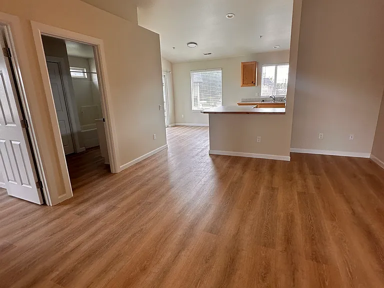 2105 E White Oak Ct #201 — Photo 6