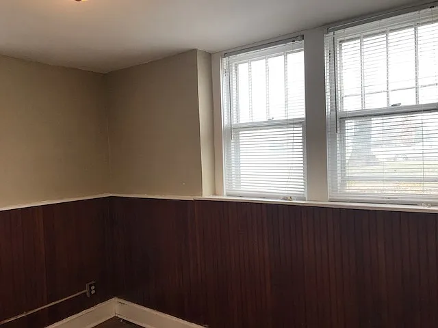 Hickman Plaza Apartments / 915 E. Elm Street — Photo 13