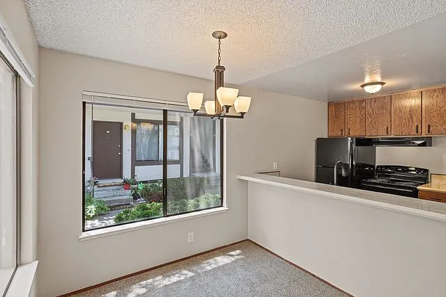 Park Plaza Apartments — Photo 9