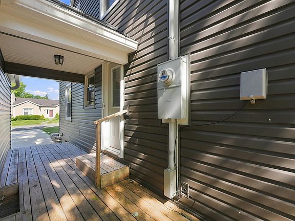 5th image of 1002 N Alden Rd