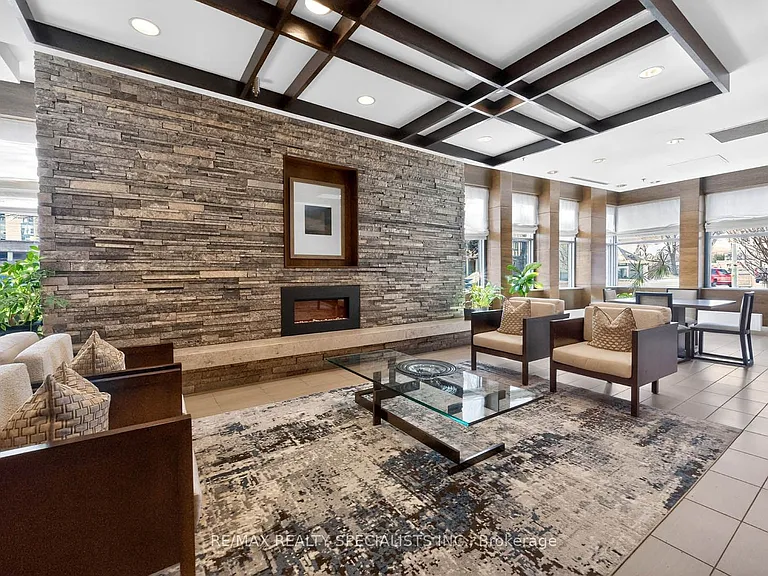 1 Hurontario St #306 — Photo 6