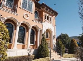 16321 Cryders Ln, Whitestone, NY 11357