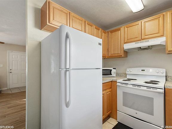 5th image of 3135 NE 12th St