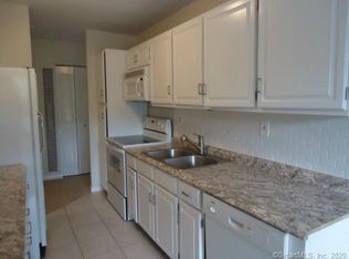 211 Southport Woods Dr #211, Southport, CT 06890