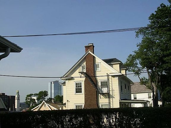 3rd image of 8 Chestnut Hill Ave