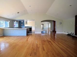 1 Ellen Ct, Orinda, CA 94563