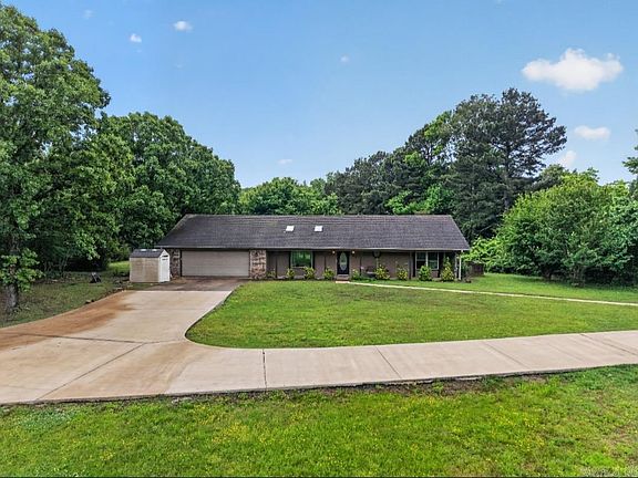 2nd image of 121 Rolling Meadows Ln
