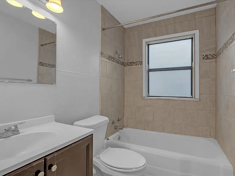 1439 N Olympia Ave — Photo 18