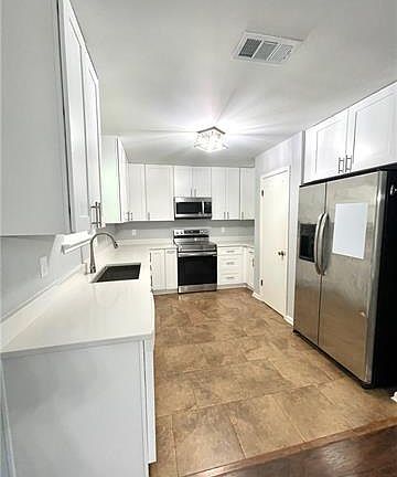 3rd image of 121 River Point Dr