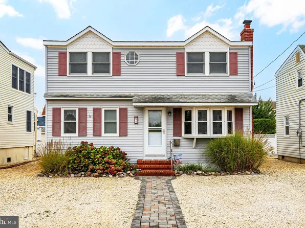 9 W Bayberry Dr, Brant Beach, NJ 08008