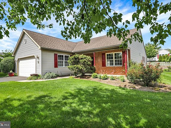 3rd image of 14 Springhouse Dr