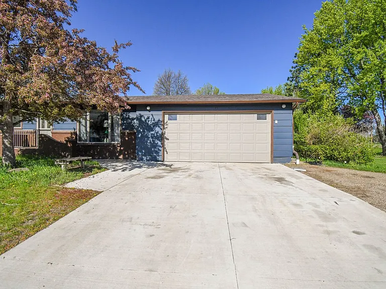 103 Perry Ln — Photo 3