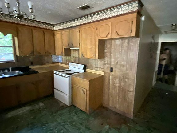 5th image of 715 Sherman Ave