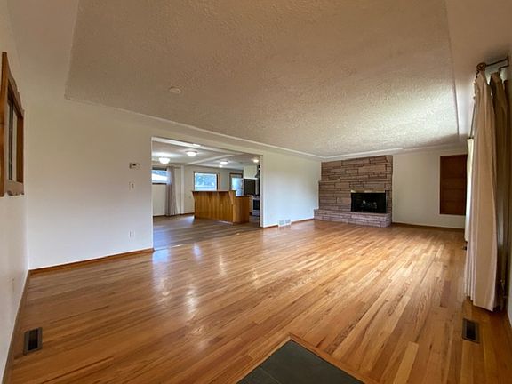 2nd image of 8820-8822 E Knox Ave