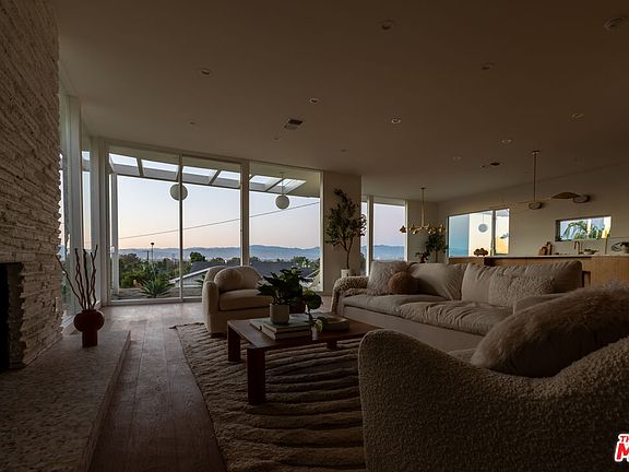 5th image of 3908 S Cloverdale Ave