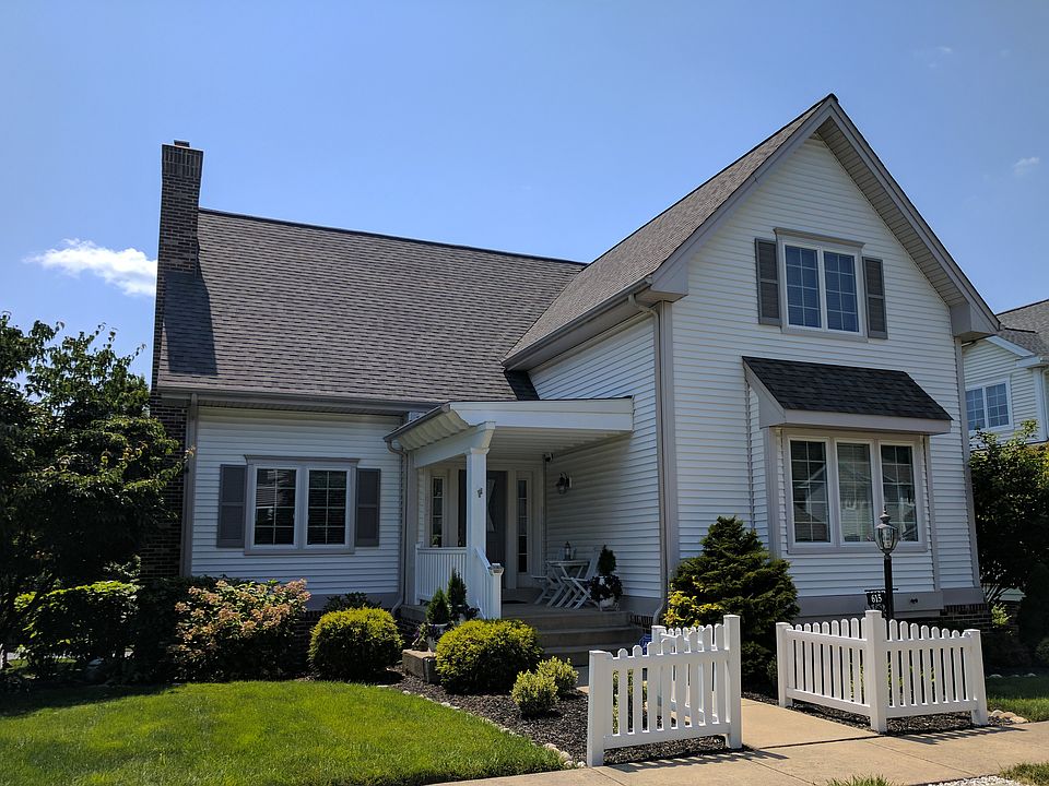 1st image of 615 Caravay Ln