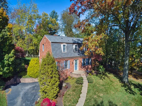 2278 Clairmont Dr, Pittsburgh, PA 15241