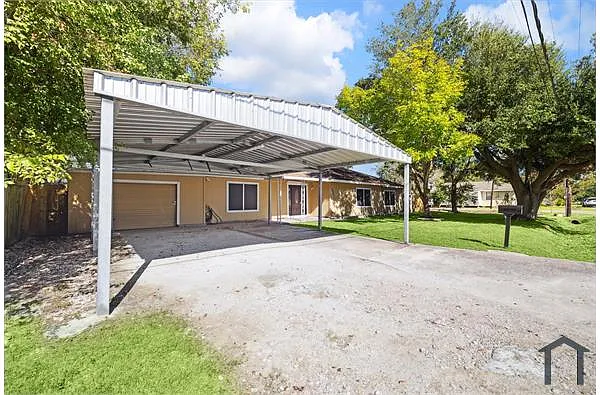 Building Photo - 209 Stewart St