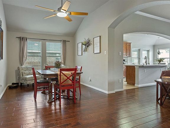 4th image of 508 Crown Oaks Dr