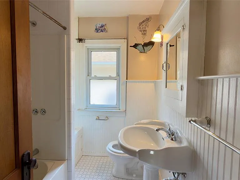 130 Elm St — Photo 20
