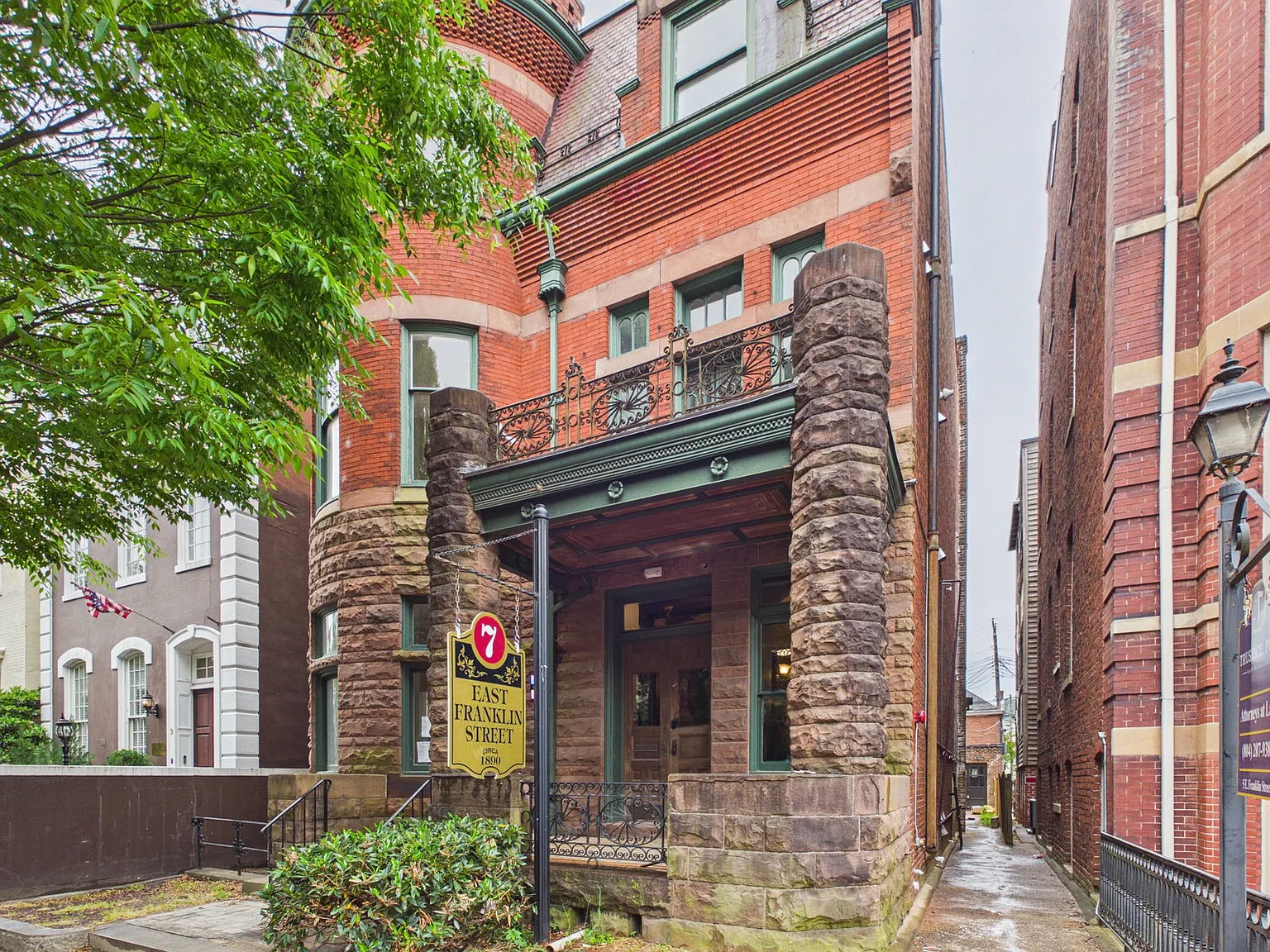 7 East Franklin — Photo 2