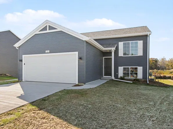 1210 Lockes St, Howell, MI 48843